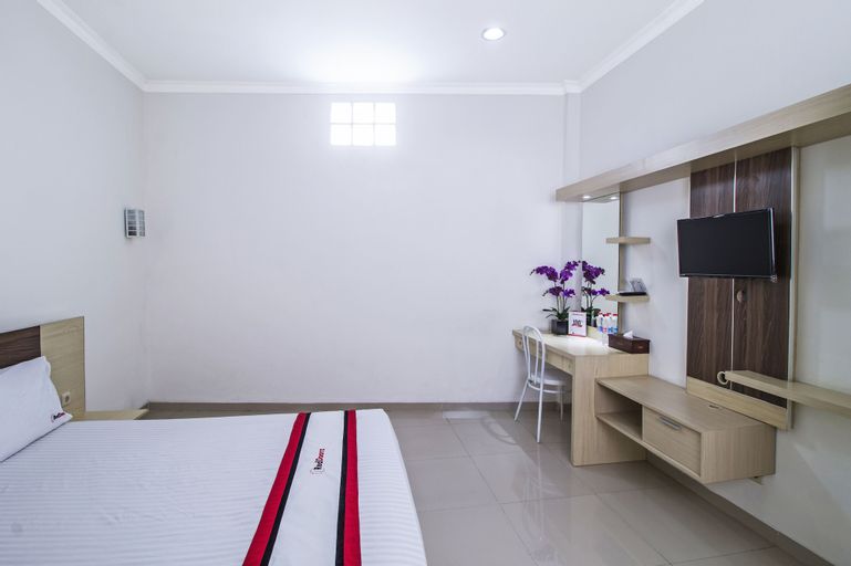 RedDoorz @ Jatiwaringin, Bekasi