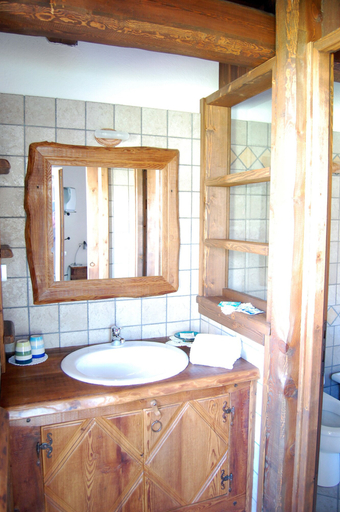 Bathroom 5, La Peiro Douco, Torino