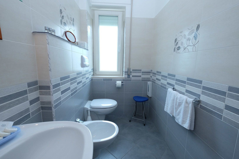 Bathroom 5, Hotel Mazzocca, Pescara