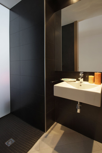 Bathroom 5, Fisa Rentals Les Corts Apartments, Barcelona