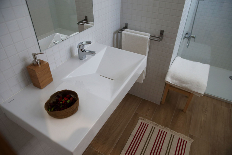 Bathroom, Estação do Parque, Santa Maria da Feira