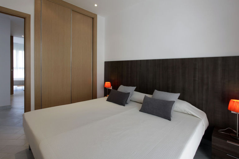 Bedroom 4, Fisa Rentals Les Corts Apartments, Barcelona