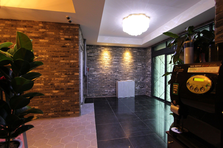 Public Area 3, Brown Hotel, Buk