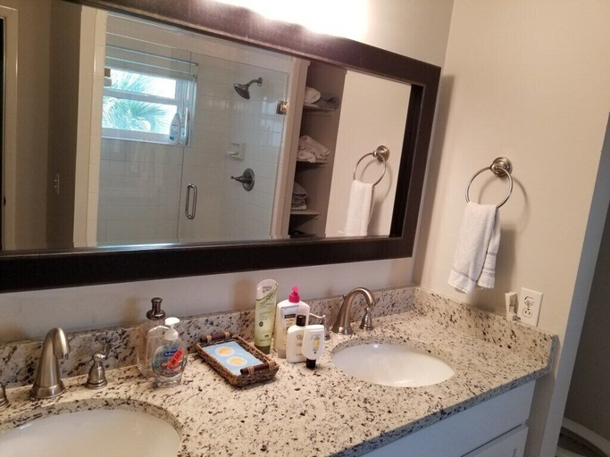 Bathroom 3, Just Paradise, Saint Johns