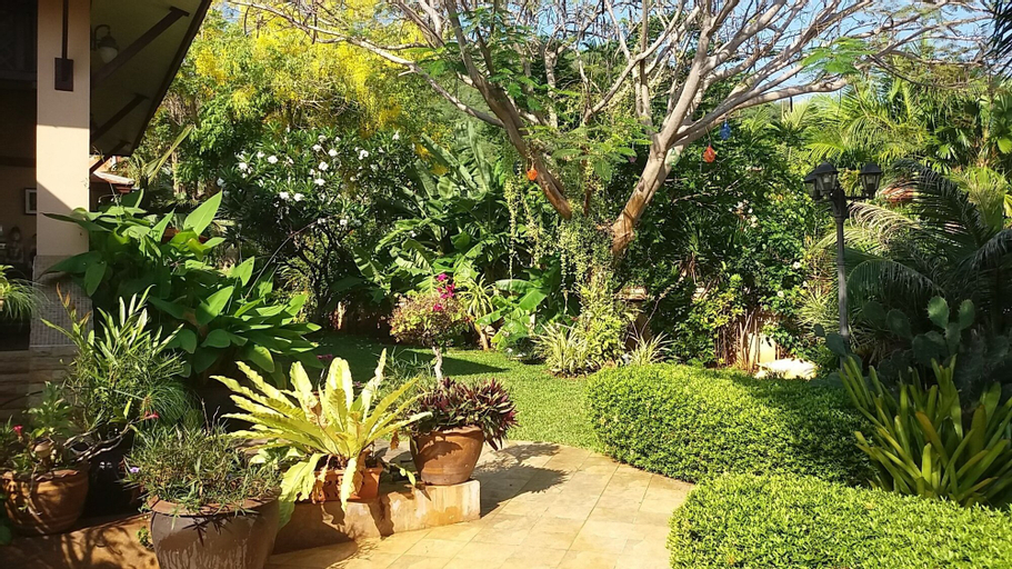 Malee Garden, K. Sam Roi Yot