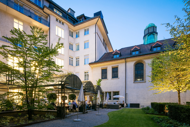 Exterior & Views 23