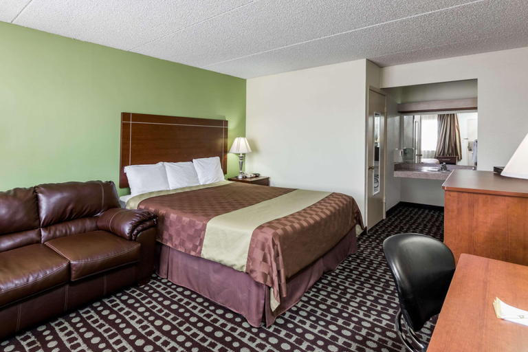 Bedroom 3, Days Inn by Wyndham Midland, Midland
