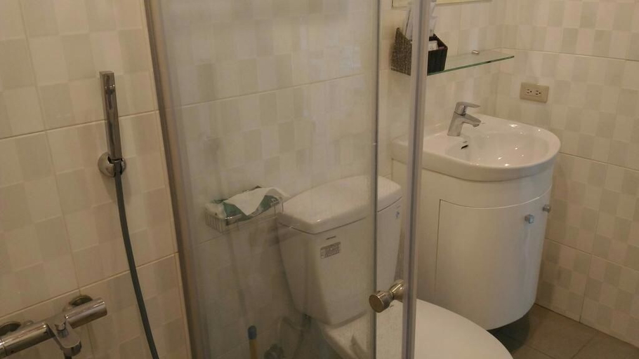 Bathroom 5, Lightness Station Inn, Tainan