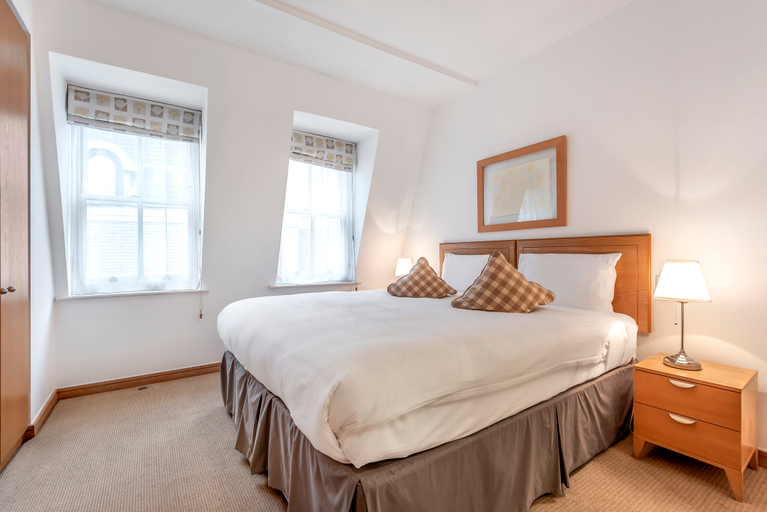 Bedroom 2, The Kings Wardrobe by BridgeStreet, London