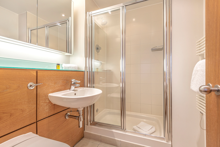 Bathroom, The Kings Wardrobe by BridgeStreet, London