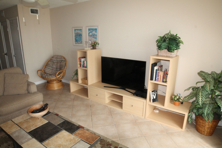 Public Area 3, Summerhouse 363, Saint Johns