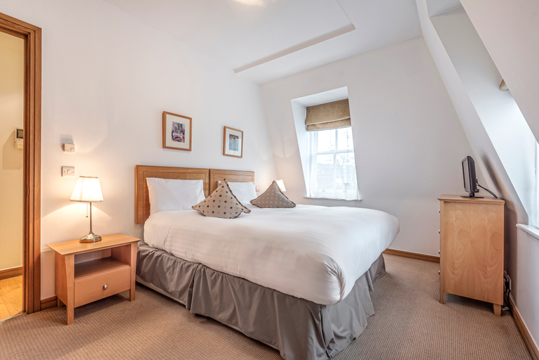 Bedroom 5, The Kings Wardrobe by BridgeStreet, London