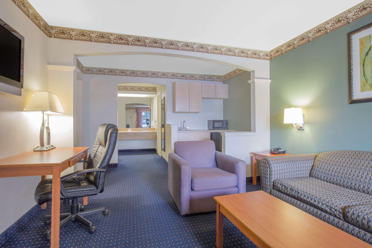 Bedroom 4, Days Inn by Wyndham Nacogdoches, Nacogdoches