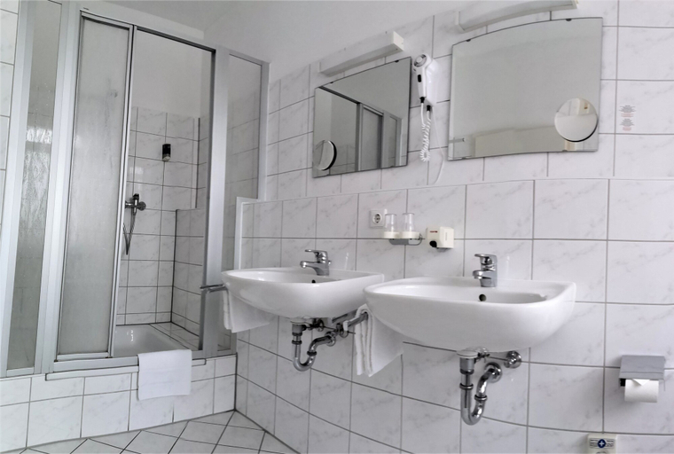 Bathroom 4, Fantasie, Ansbach