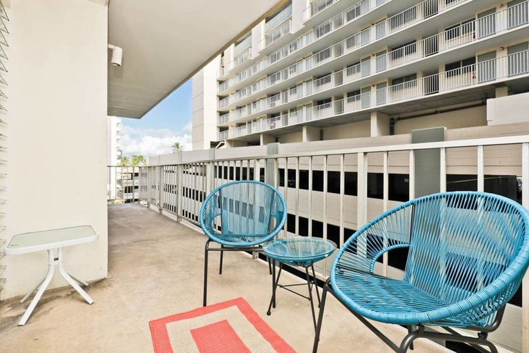 Others 4, Large 2br/2ba Steps to Waikiki Beach by Domio, Honolulu