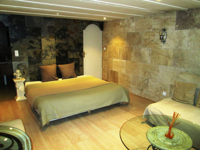 Bedroom 4, Chambres d'Hote Dijon Clair de Lune Adults Only, Côte-d'Or