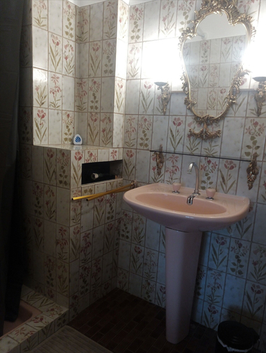 Bathroom 5, Maison Lalongère, Seine-et-Marne