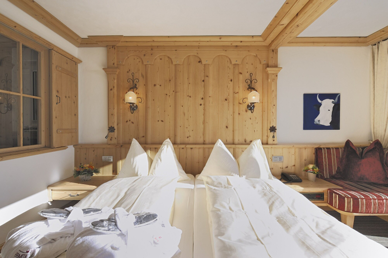 Bedroom 3, ERMITAGE Wellness- & Spa-Hotel, Saanen