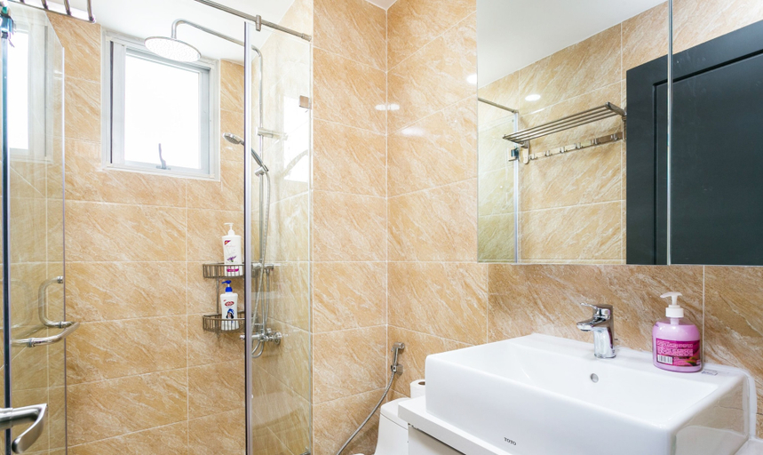 Bathroom 5, Jennifer's Apart Luxury 2BR 7th, District 7