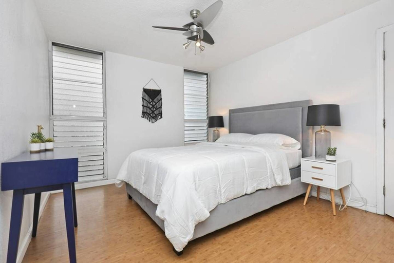 Bedroom 2, Large 2br/2ba Steps to Waikiki Beach by Domio, Honolulu