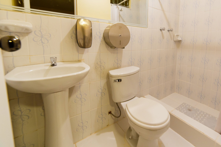 Bathroom 5, Samay Inka Inn, Cusco
