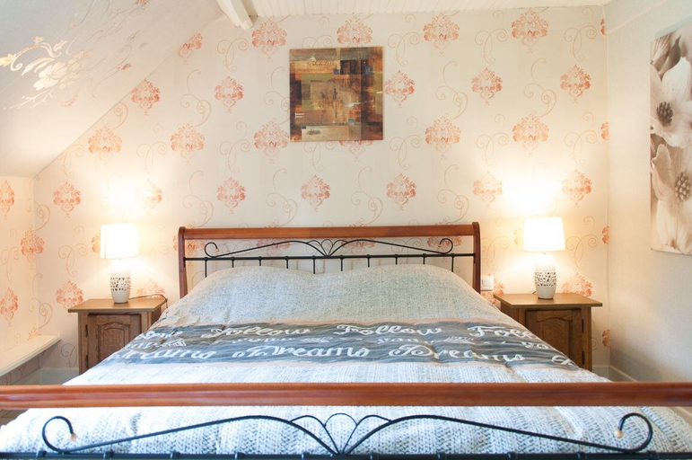 Bedroom 2, Maison Lalongère, Seine-et-Marne