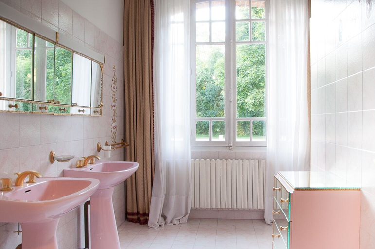 Bathroom 5, Maison Lalongère, Seine-et-Marne