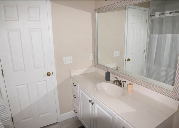 Bathroom, Sunset Palace, Saint Johns