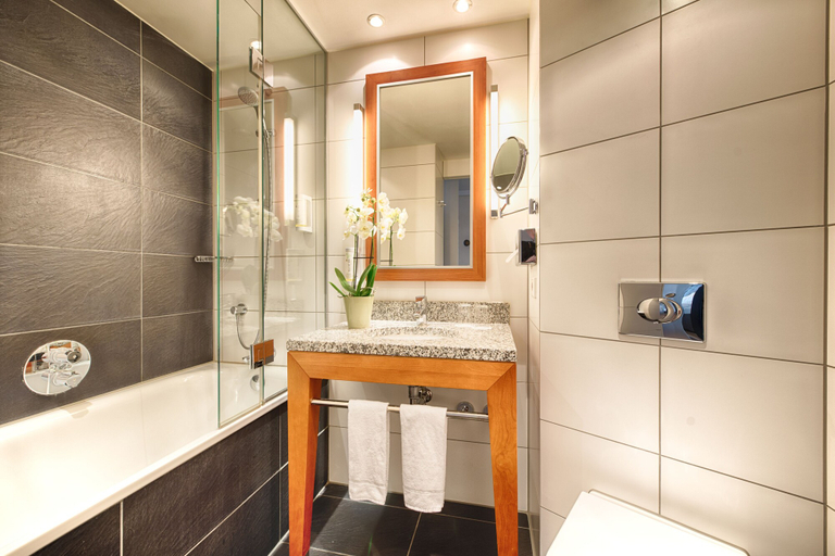 Bathroom 4, Holiday Inn Berlin - Centre Alexanderplatz, an IHG Hotel, Berlin