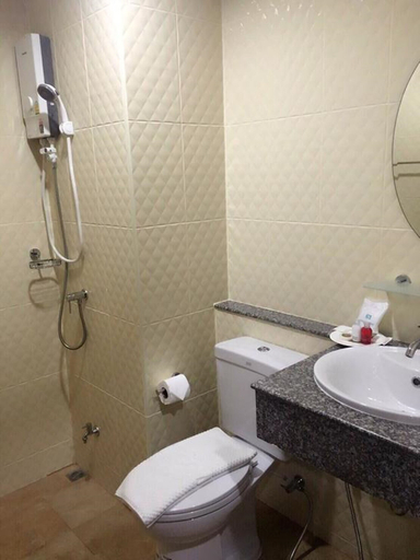 Bathroom 4, The Green Residence 304, Sri Mahar Pho