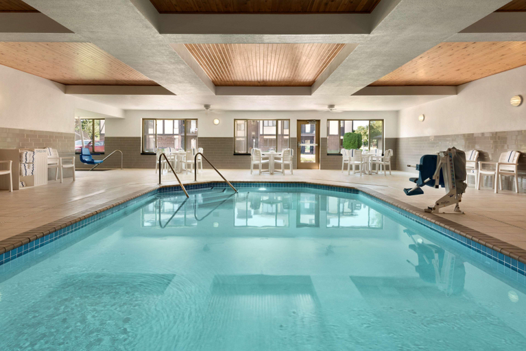 Sport & Beauty, Country Inn Suites By Radisson St Cloud West Mn, Stearns