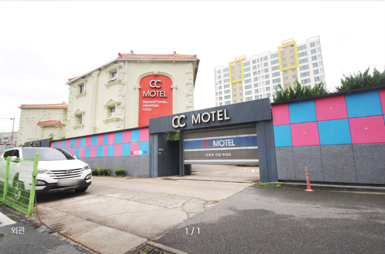 CC Motel, Jung