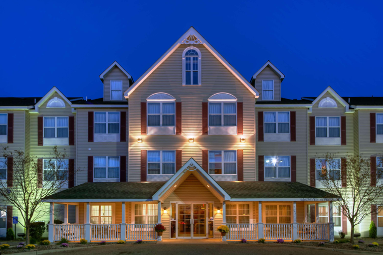 Exterior & Views