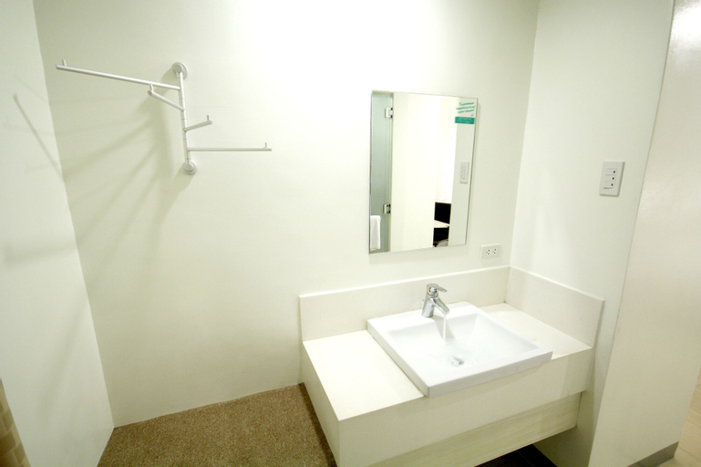 Bathroom 16