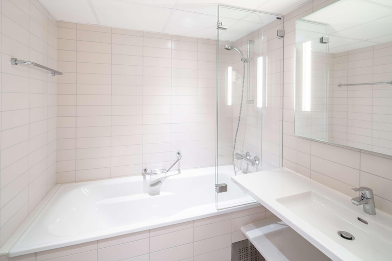 Bathroom 4, Radisson Blu Royal Garden Hotel, Trondheim