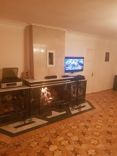 Mountain Lake Villa B&B,