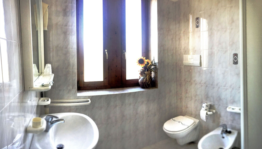 Bathroom 4, Hotel Belvedere, Vicenza