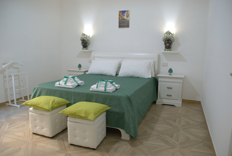 Others 5, B&B Portosalvo, Messina