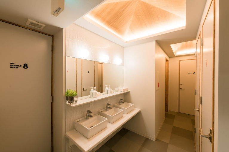 Bathroom 4, And Hostel Asakusa, Taitō