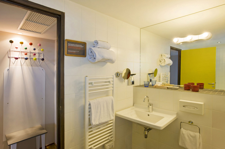 Bathroom 12