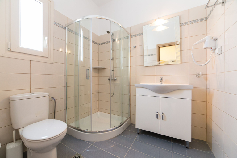 Bathroom 4, Theologos Beach, South Aegean
