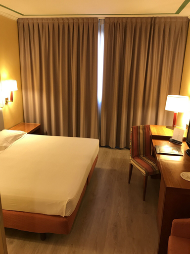 Bedroom 3, Cyrano, Varese
