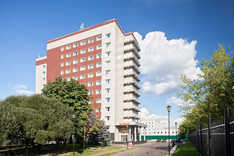 Exterior & Views