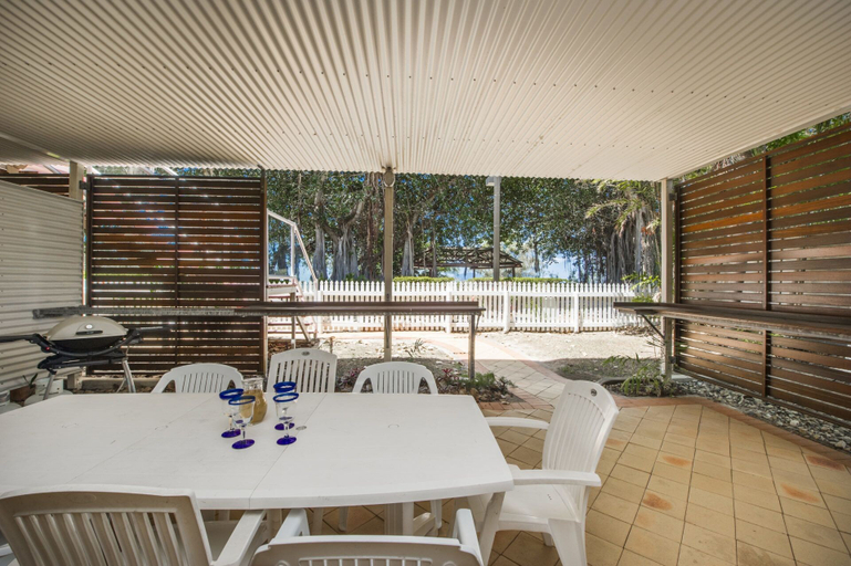 Food & Drinks, Picnic Bay Apartments Unit 1, Magnetic Island
