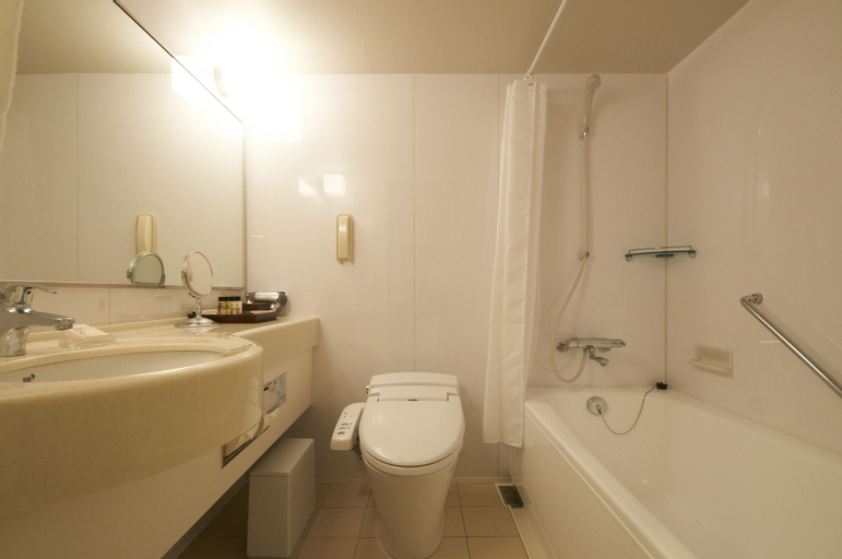 Bathroom 14