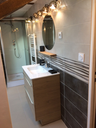 Bathroom 4, La Cordilliere, Gers