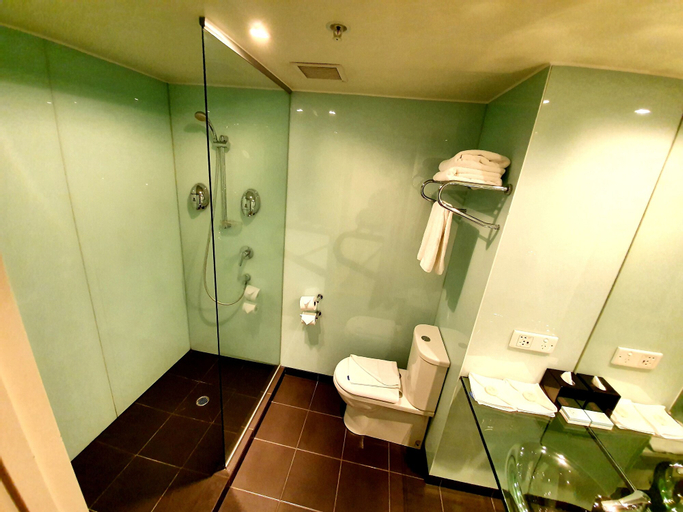 Bathroom 19