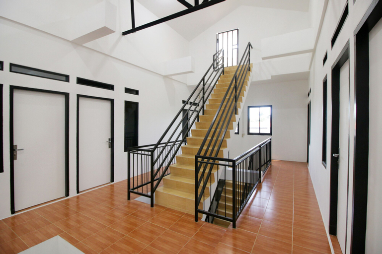 Kamar Keluarga Haji Peeng Syariah, West Jakarta