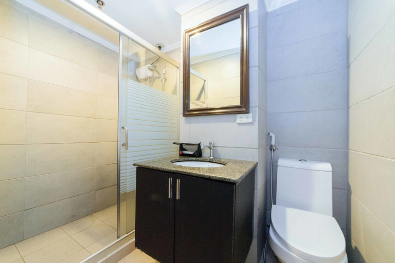 Bathroom 4, RedDoorz Plus @ Project 6 Quezon City, Quezon City