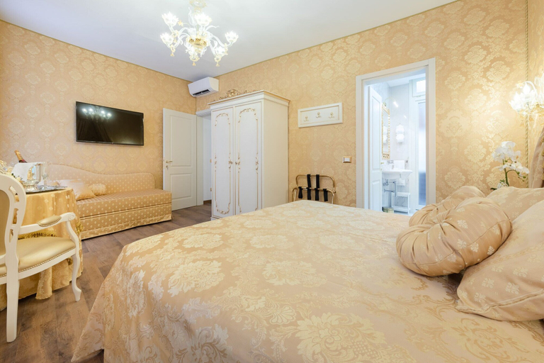 Bedroom 3, Canal View San Marco Luxury Rooms, Venezia
